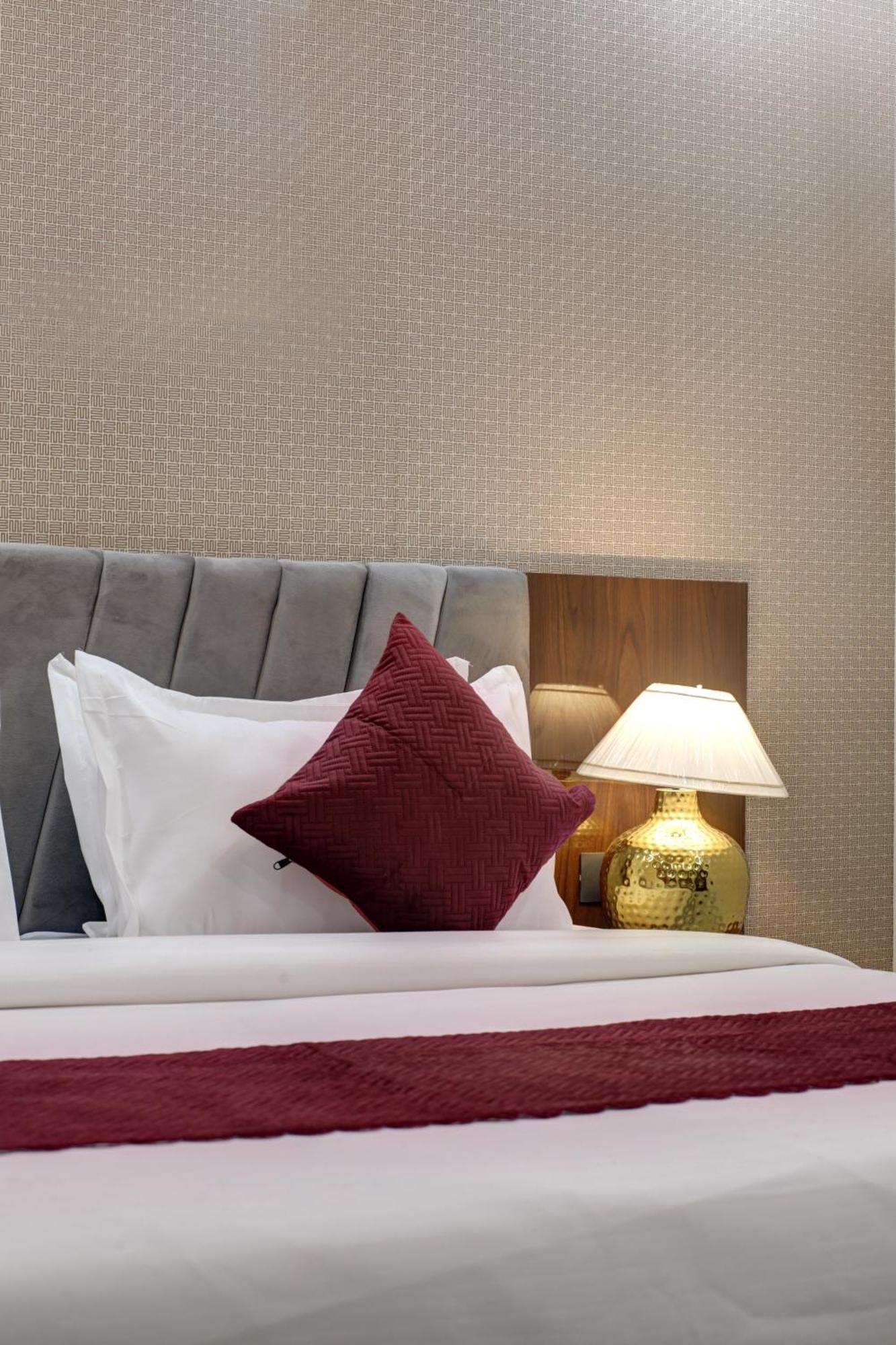 Limewood Stay - Millennium Huda City Center 구르가온 외부 사진